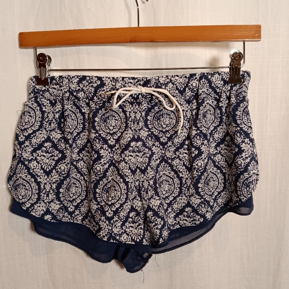 Zuiki Chiffon Navy Print Shorts Size Large - Picture 1 of 6